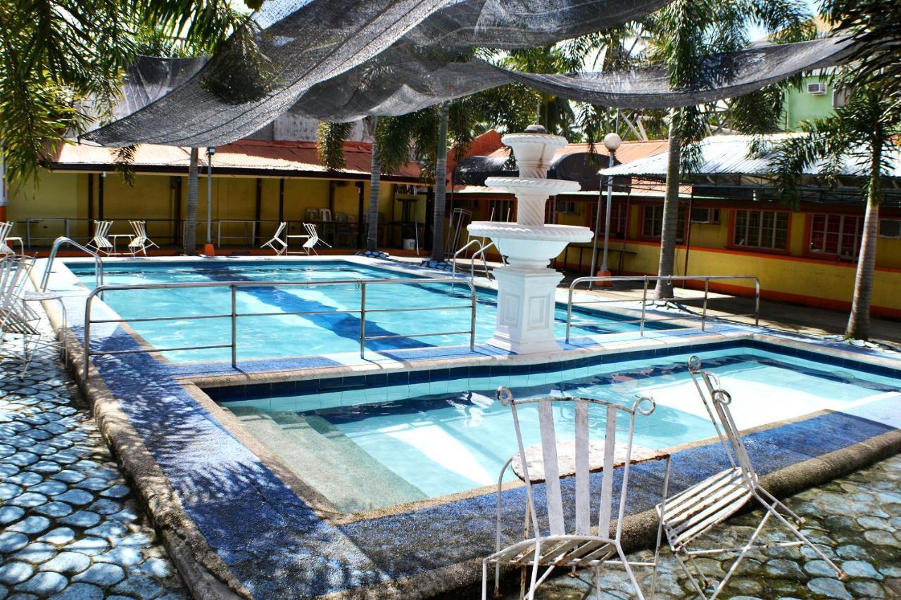 Отель Rufina'S Leisure Center Tagum Экстерьер фото